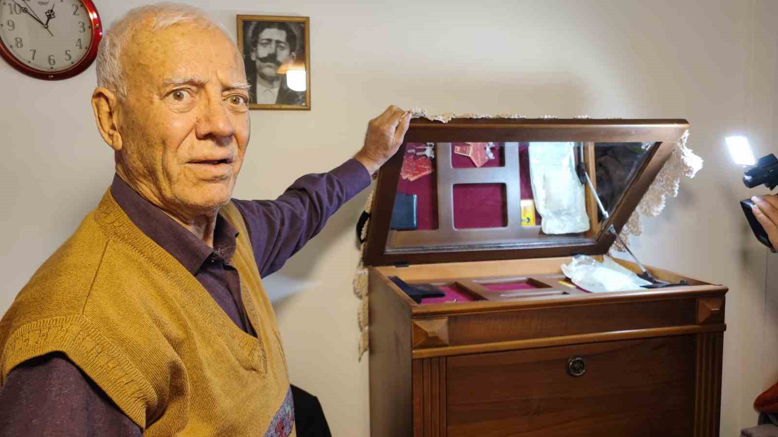 Engelli adamın eşi ölünce gizli bölmeye kaldırdığı 1 kilo altını çalındı iddiası
