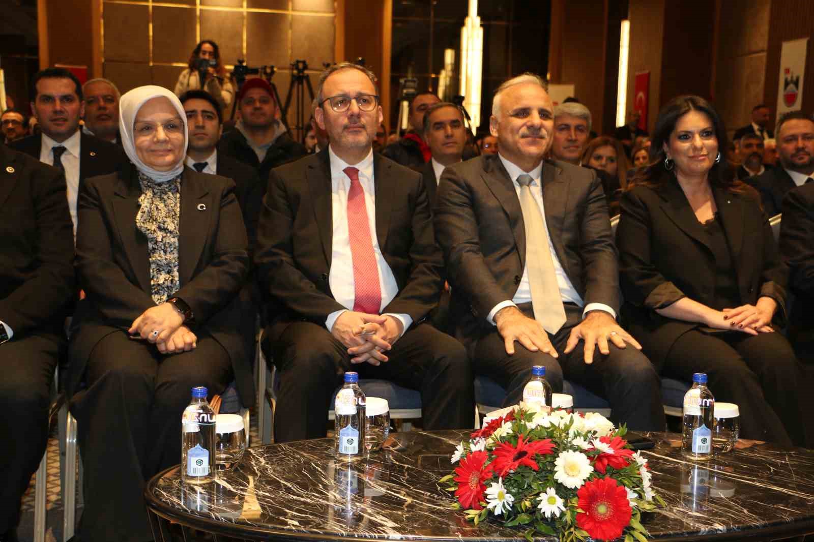 Engelli Bireylerin Sorunlarını Araştırma Komisyonu Başkanı Kasapoğlu: "Bugüne kadar paydaşlarımızdan komisyonumuza ulaşan rapor, görüş, bilgi notu ve sunum sayısı bin 300’ü buldu"
