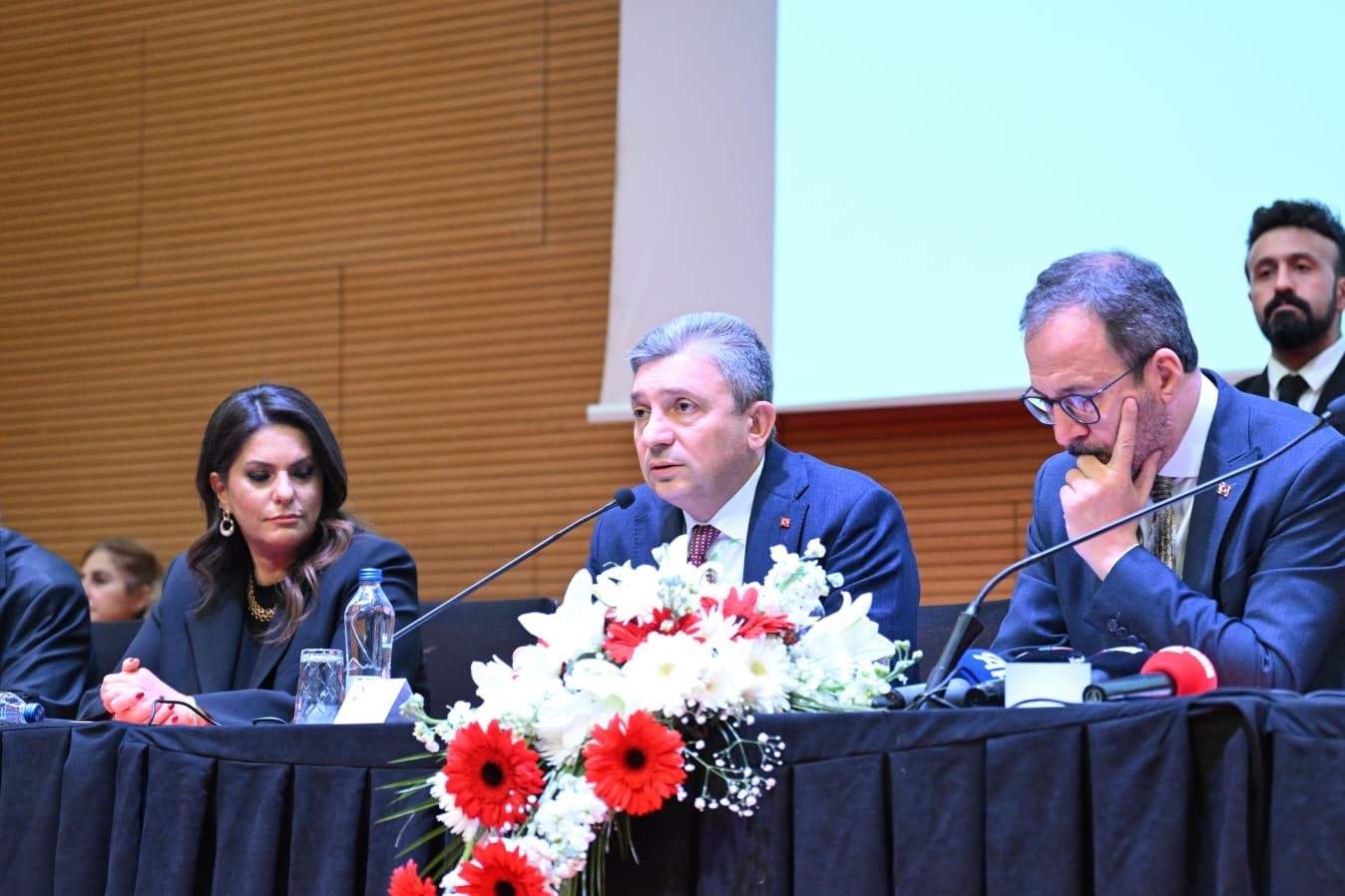 Engelli bireylerin yaşadığı problemler ve çözüm önerileri masaya yatırıldı
Engelli bireylerin yaşadığı problemler ve çözüm önerileri masaya yatırıldı