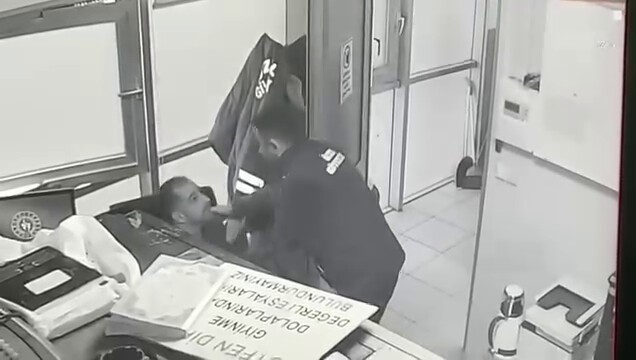 Engelli çalışan, güvenlik görevlisinin heimlich manevrasıyla hayata tutundu
