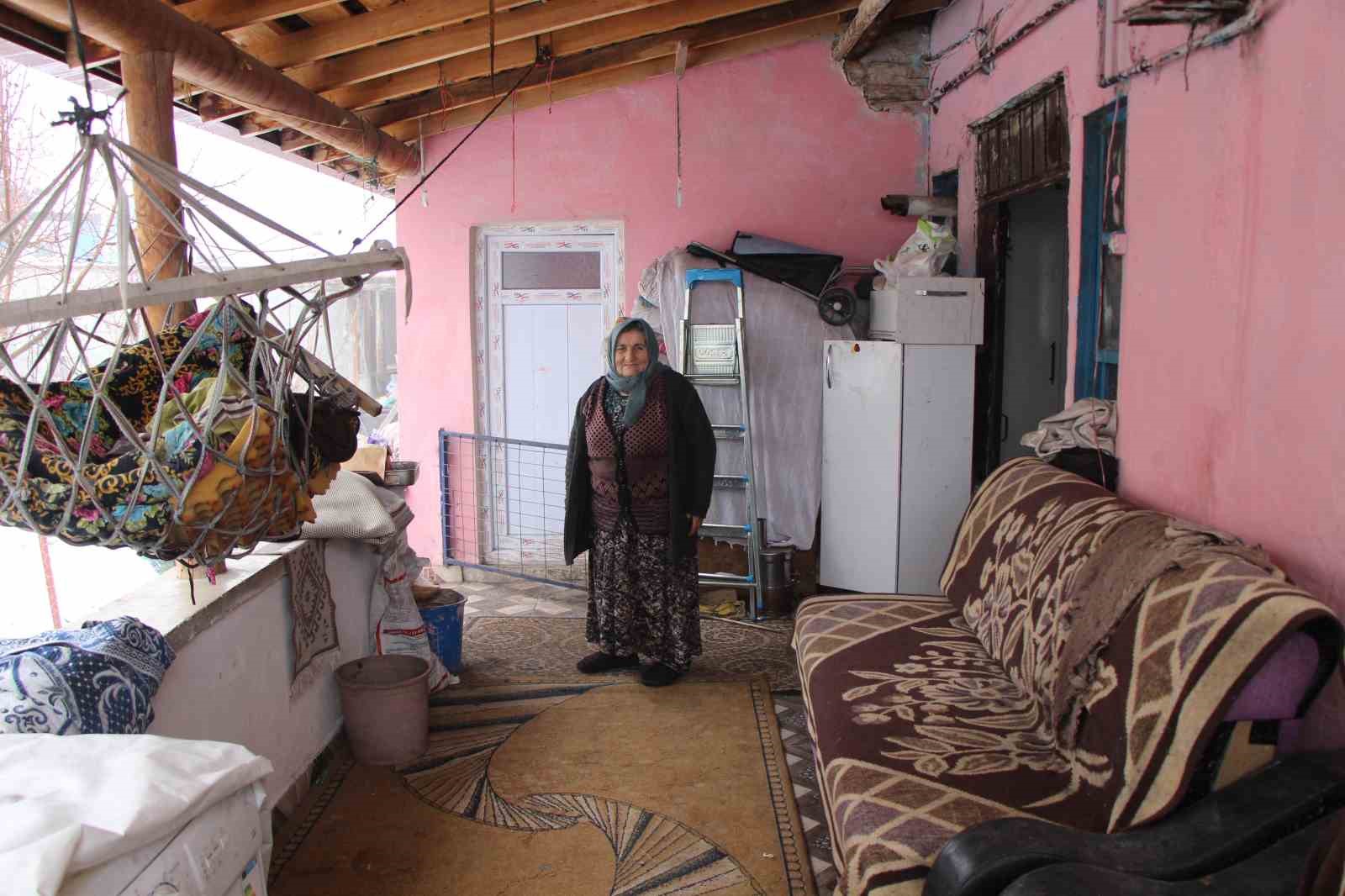 Engelli evlatlarına ömrünü adayan anne
