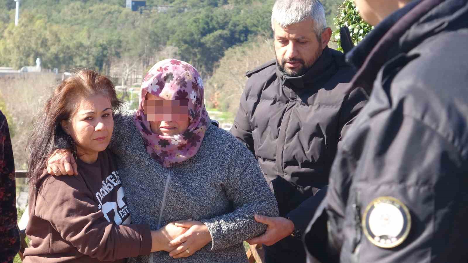 Engelli oğlu için falezlere çıktı, 2 saatte ikna edildi
Engelli oğlu için falezlere çıktı, 2 saatte ikna edildi