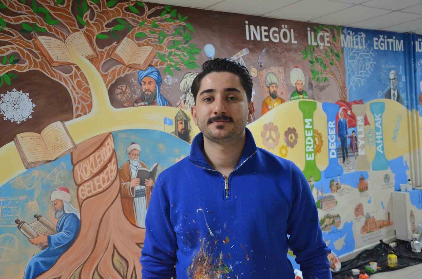 Engelli öğretmen hayal gücünü kullandı, Türkiye Yüzyılı Maarif Modeli müfredatını duvara resmetti
