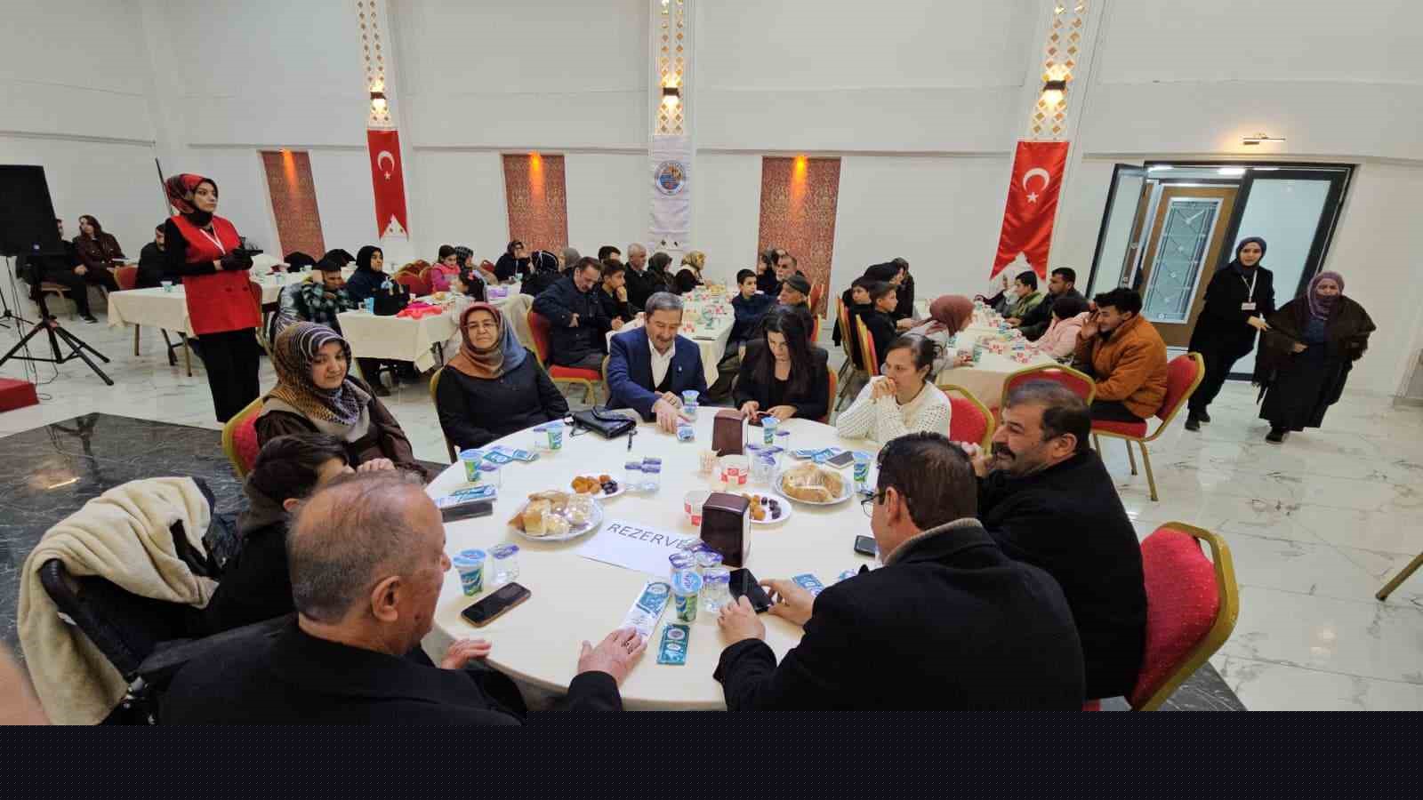 Engelli, öksüz ve yetimler iftarda buluştu
