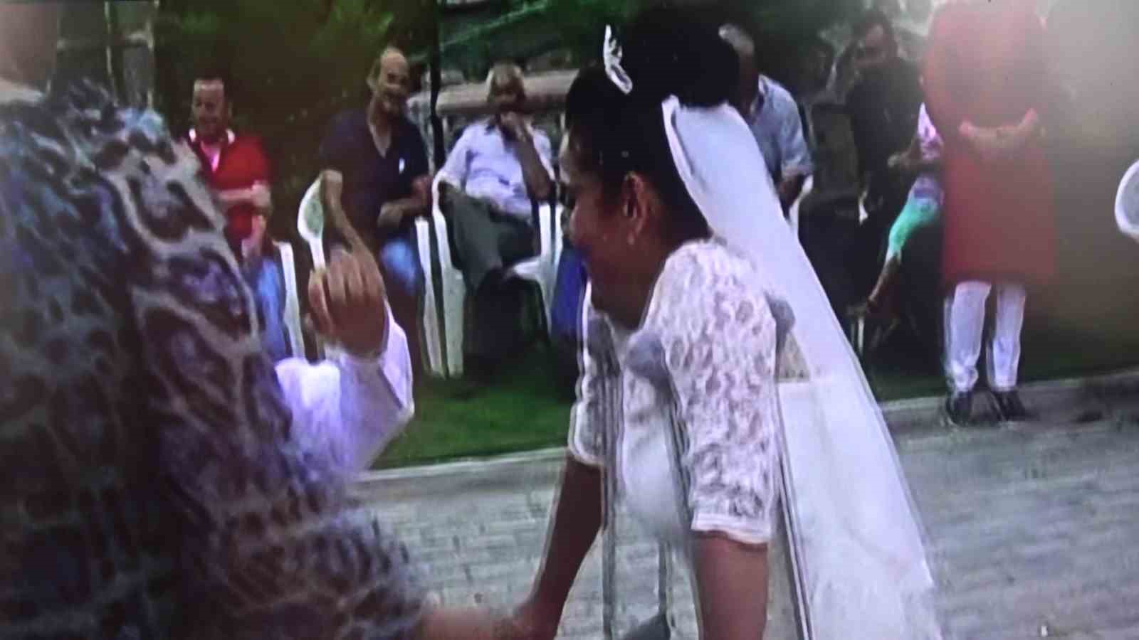 "Engellisiniz" diyenleri evlenerek, "yapamazsınız" diyenleri zeybek oynayarak susturdular
"Engellisiniz" diyenleri evlenerek, "yapamazsınız" diyenleri zeybek oynayarak susturdular