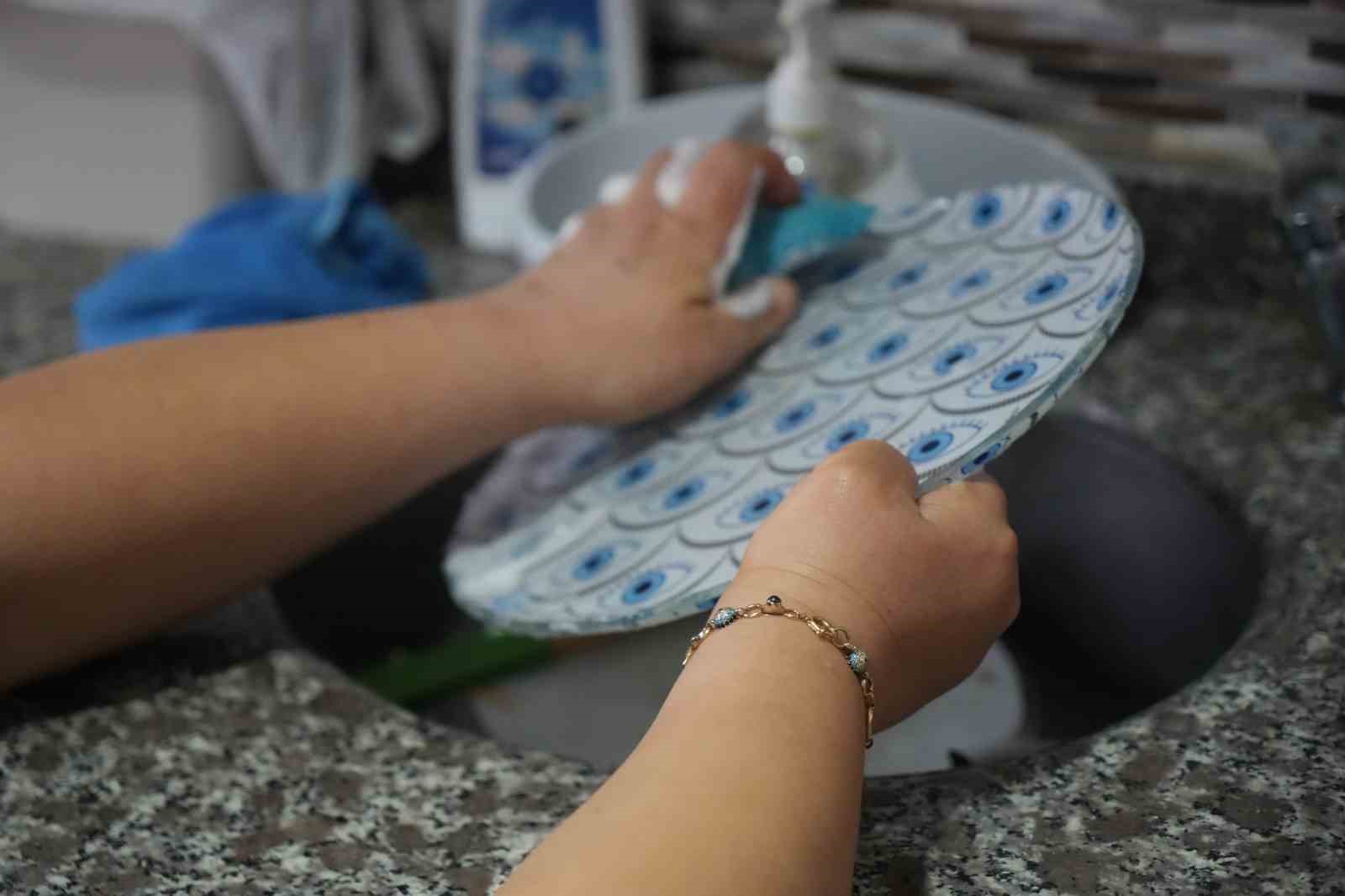 "Engellisiniz" diyenleri evlenerek, "yapamazsınız" diyenleri zeybek oynayarak susturdular
"Engellisiniz" diyenleri evlenerek, "yapamazsınız" diyenleri zeybek oynayarak susturdular