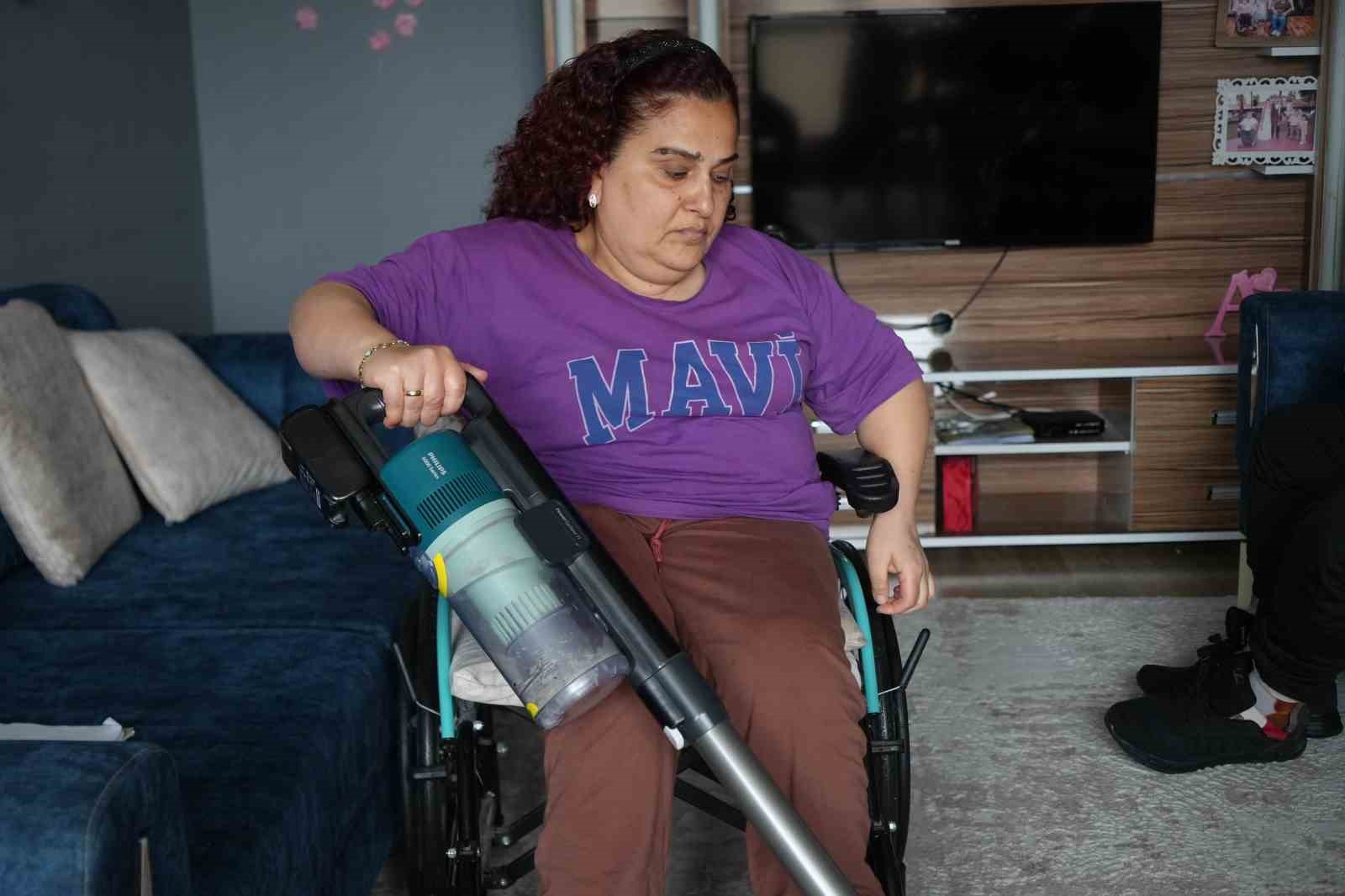 "Engellisiniz" diyenleri evlenerek, "yapamazsınız" diyenleri zeybek oynayarak susturdular
"Engellisiniz" diyenleri evlenerek, "yapamazsınız" diyenleri zeybek oynayarak susturdular