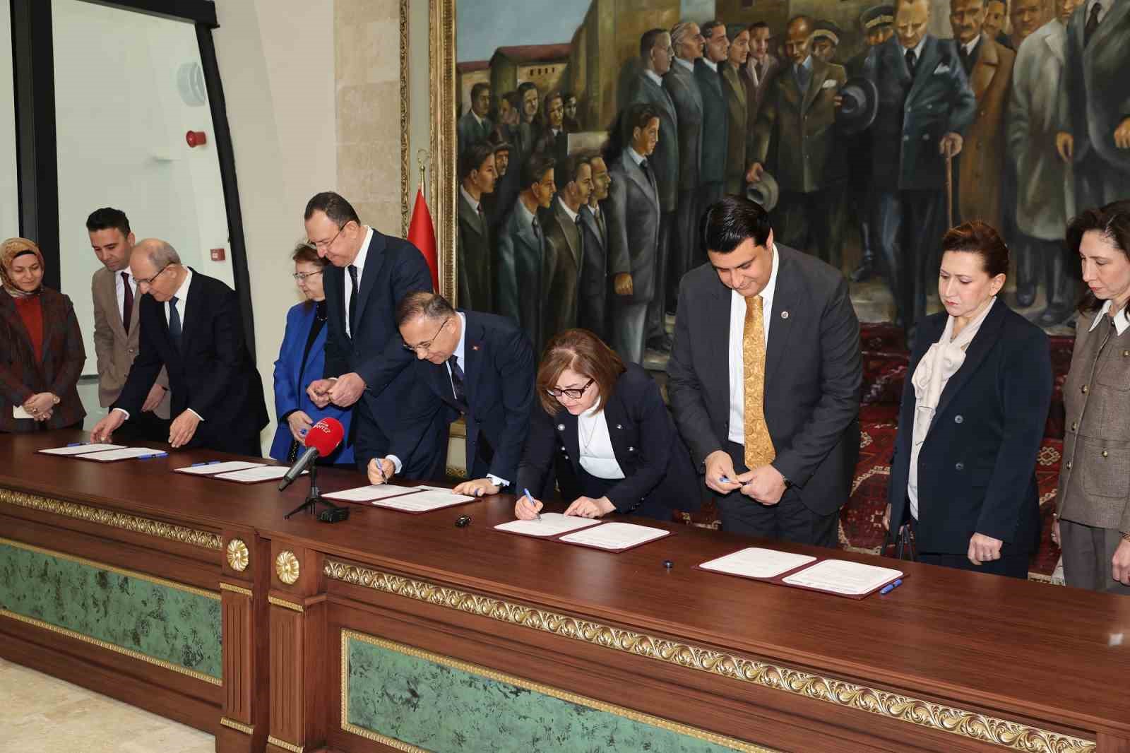 Engelsiz Aktif Yaşam Merkezi için imzalar atıldı
Engelsiz Aktif Yaşam Merkezi için imzalar atıldı