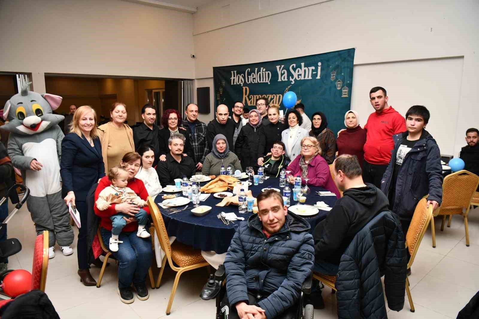 "Engelsiz" bireyler, Büyükşehir’in iftarında buluştu
