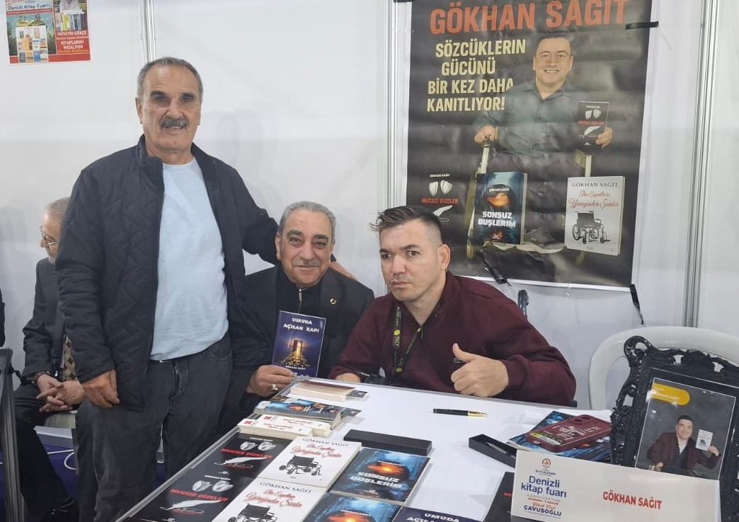 Engelsiz yazar okuyucularıyla bir araya geldi
