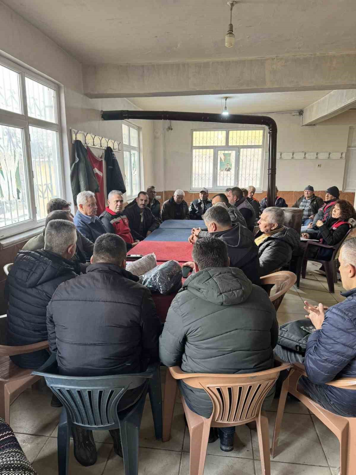 Enginar tarlaları incelendi, üreticiler, TARSİM hakkında bilgilendirildi
