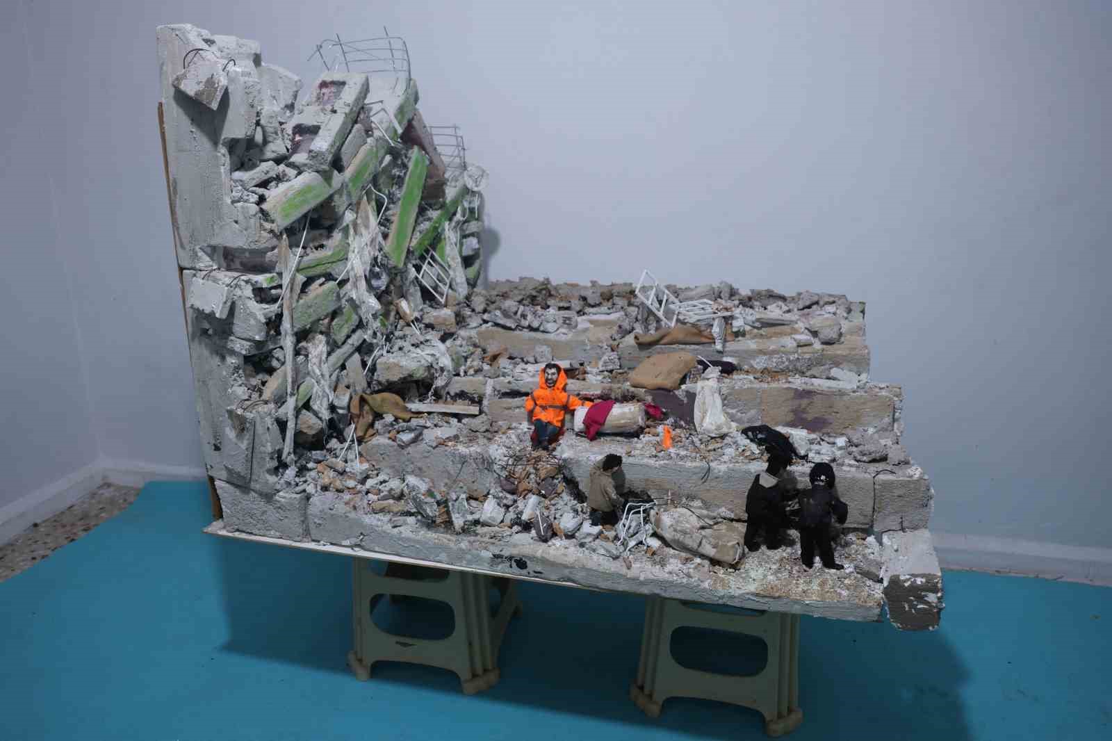 Enkaz altındaki kızının elini bir an olsun bırakmayan babanın yaşadıklarını minyatüre dönüştürdü
Enkaz altındaki kızının elini bir an olsun bırakmayan babanın yaşadıklarını minyatüre dönüştürdü