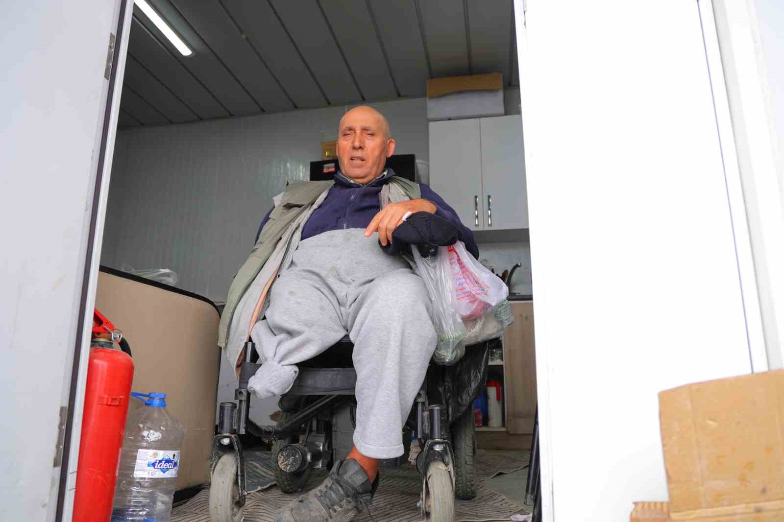 Enkazdan 6 gün sonra kurtuldu, kolunu ve bacağını kaybetti
