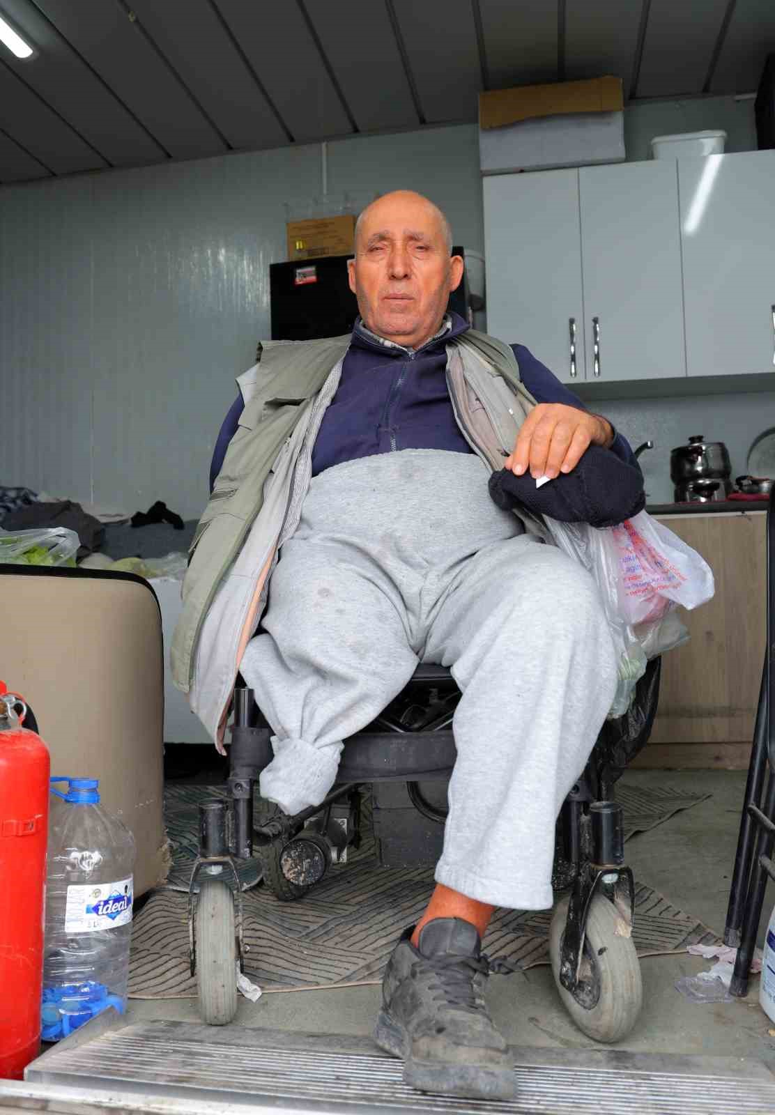 Enkazdan 6 gün sonra kurtuldu, kolunu ve bacağını kaybetti
