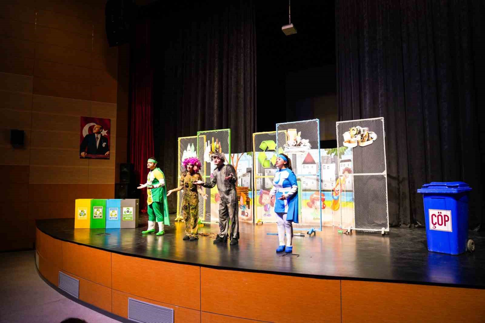 Erbaa’da çocuklara sıfır atık bilinci tiyatro ile anlatıldı
