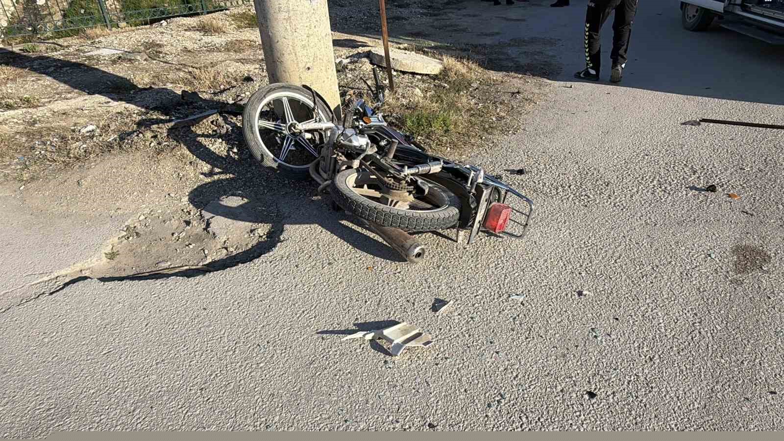 Erbaa’da motosiklet ile otomobil çarpıştı: 2 yaralı
