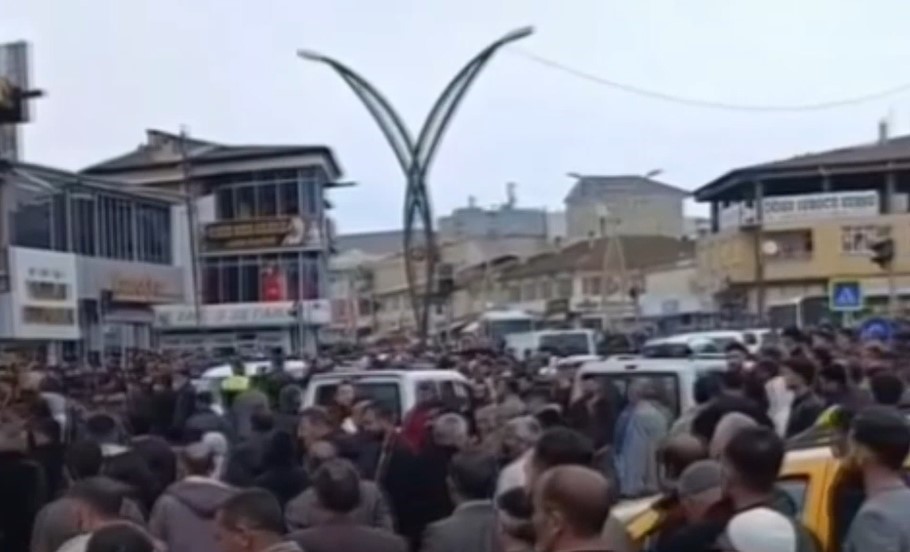 Erciş’te taşlı sopalı kavga: 3 yaralı
