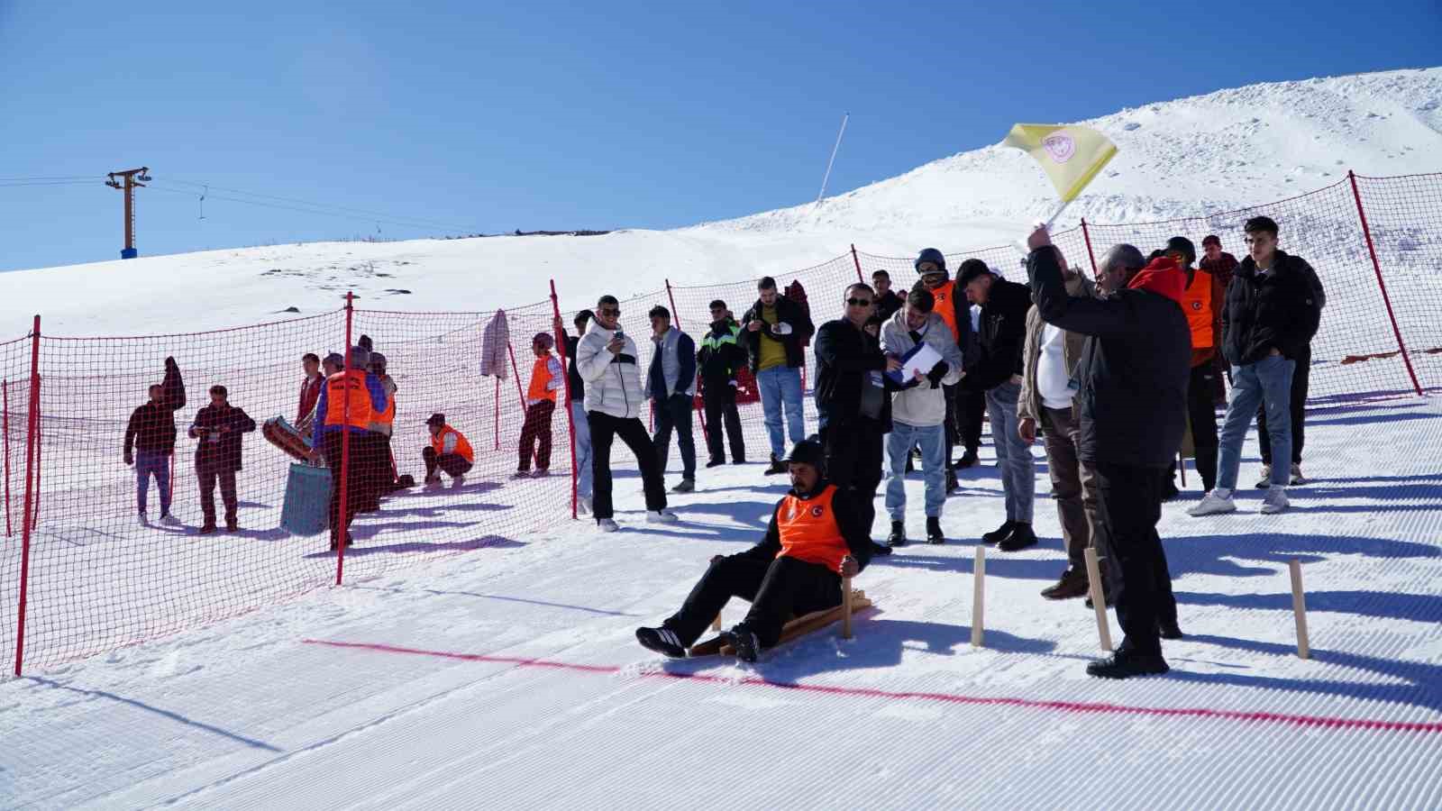Erciyes, Geleneksel Kızak Türkiye Şampiyonası’na ev sahipliği yaptı
Erciyes, Geleneksel Kızak Türkiye Şampiyonası’na ev sahipliği yaptı