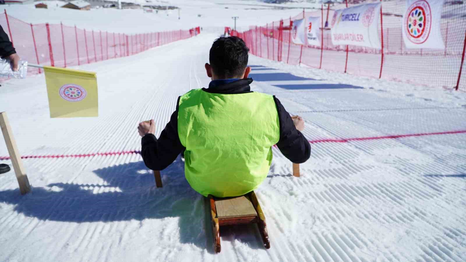 Erciyes, Geleneksel Kızak Türkiye Şampiyonası’na ev sahipliği yaptı
Erciyes, Geleneksel Kızak Türkiye Şampiyonası’na ev sahipliği yaptı