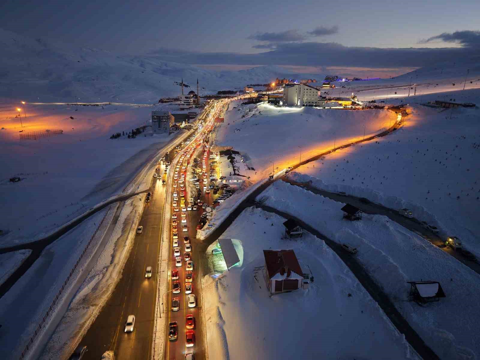 Erciyes hafta sonu 320 bin kişiyi ağırladı
