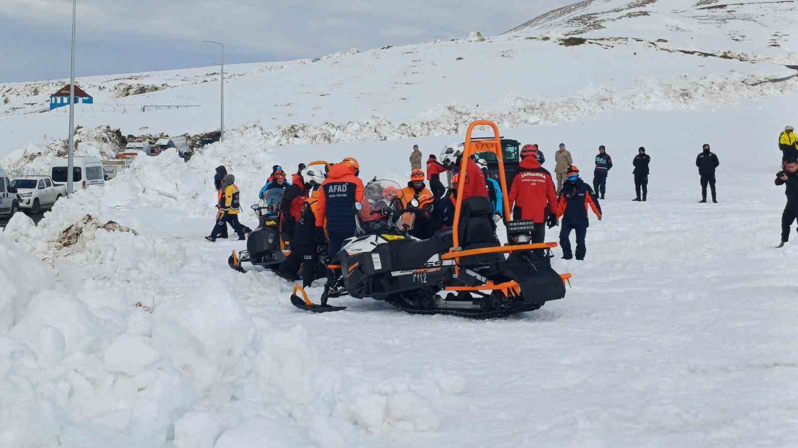 Erciyes’te gerçeği aratmayan çığ tatbikatı
