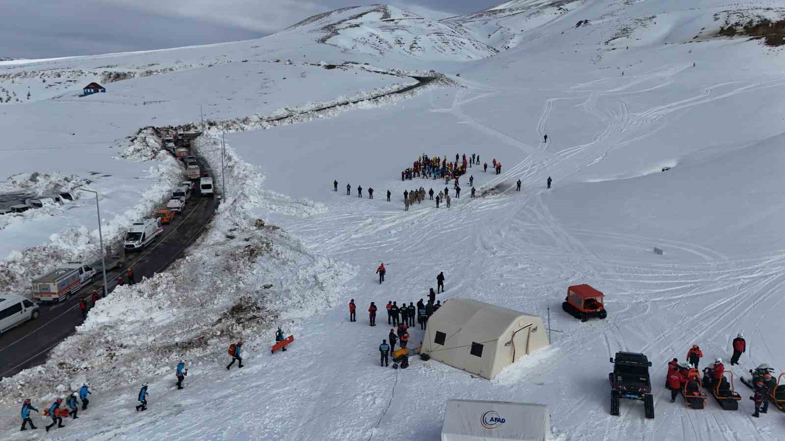 Erciyes’te gerçeği aratmayan çığ tatbikatı
