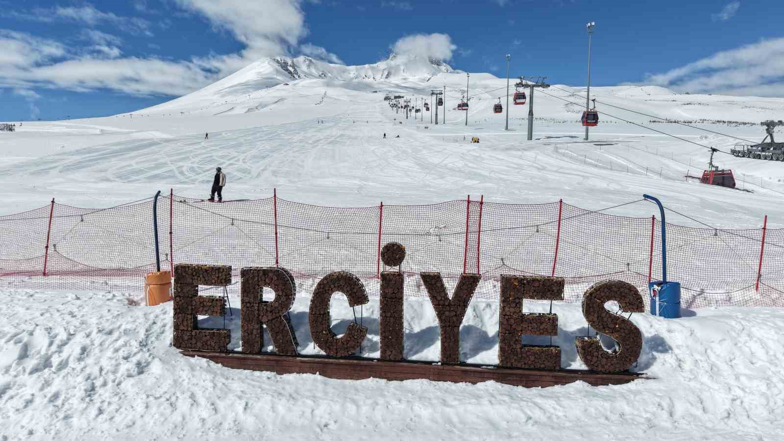 Erciyes’te kayak keyfi nisanda da sürecek
Erciyes’te kayak keyfi nisanda da sürecek