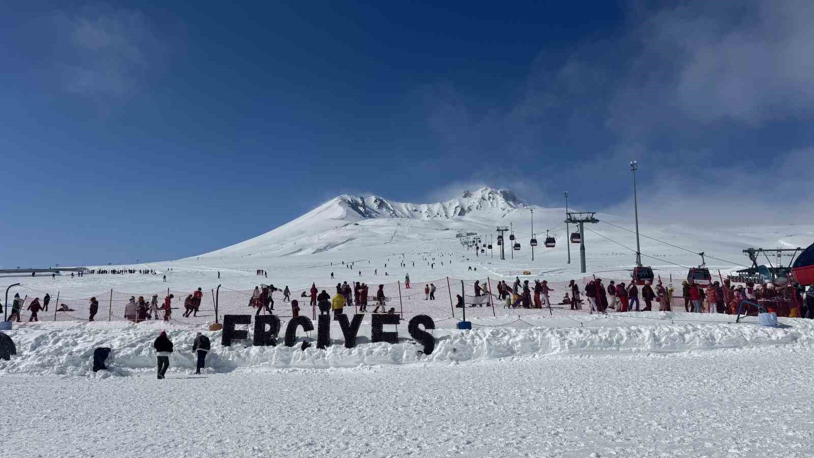 Erciyes’te kayak sezonu tüm hızıyla devam ediyor
