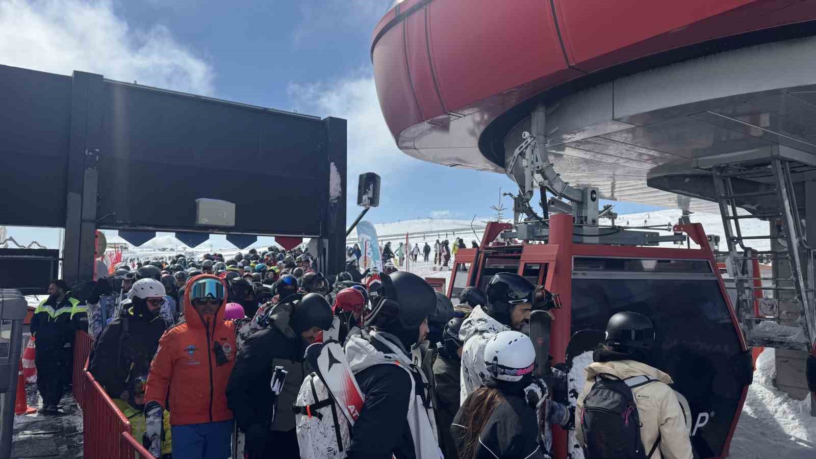 Erciyes’te kayak sezonu tüm hızıyla devam ediyor
