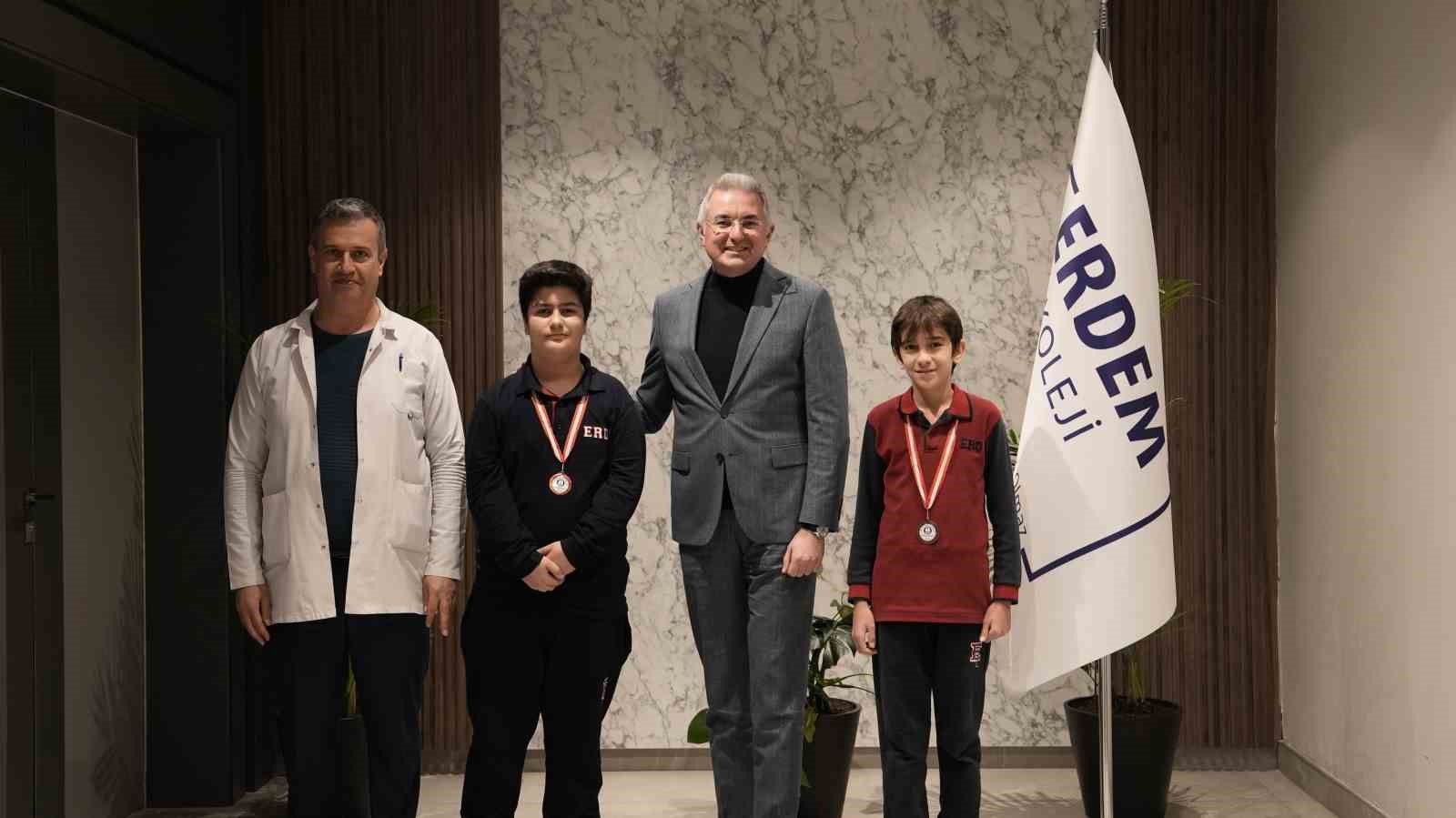 Erdem Koleji zeka oyunlarında il finaline damga vurdu
Erdem Koleji zeka oyunlarında il finaline damga vurdu