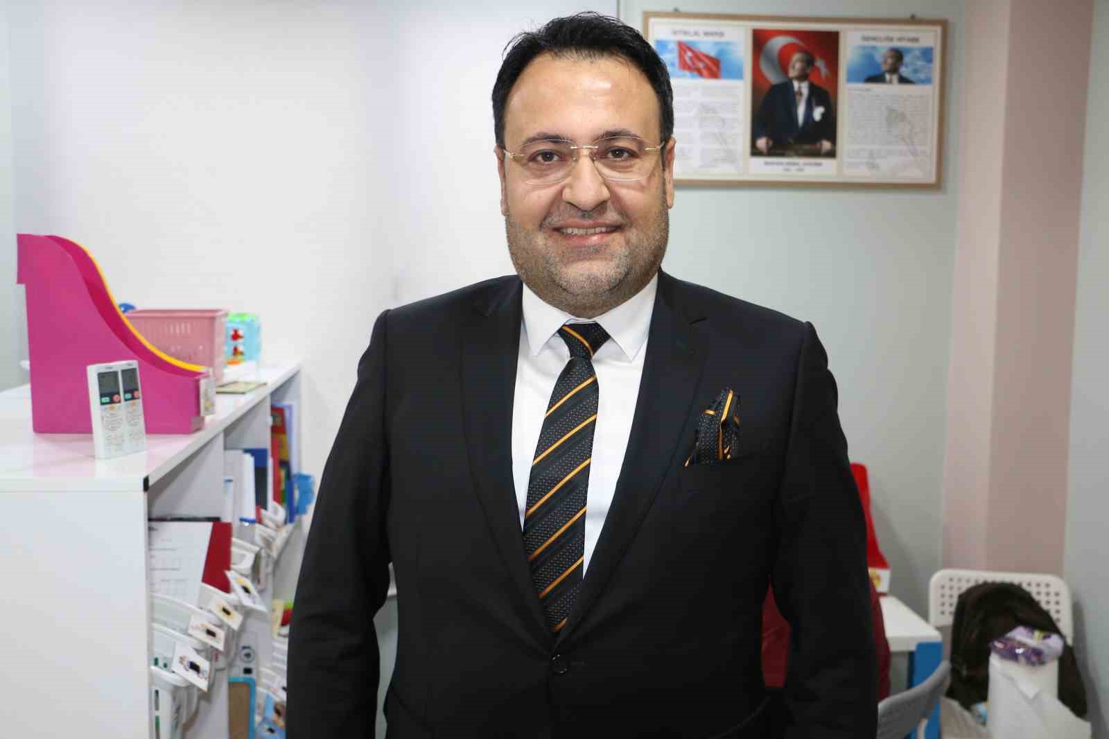 Erdemliler Hareketi Derneği, ihtiyaç sahibi çocuklara mont ve bot desteğinde bulundu
