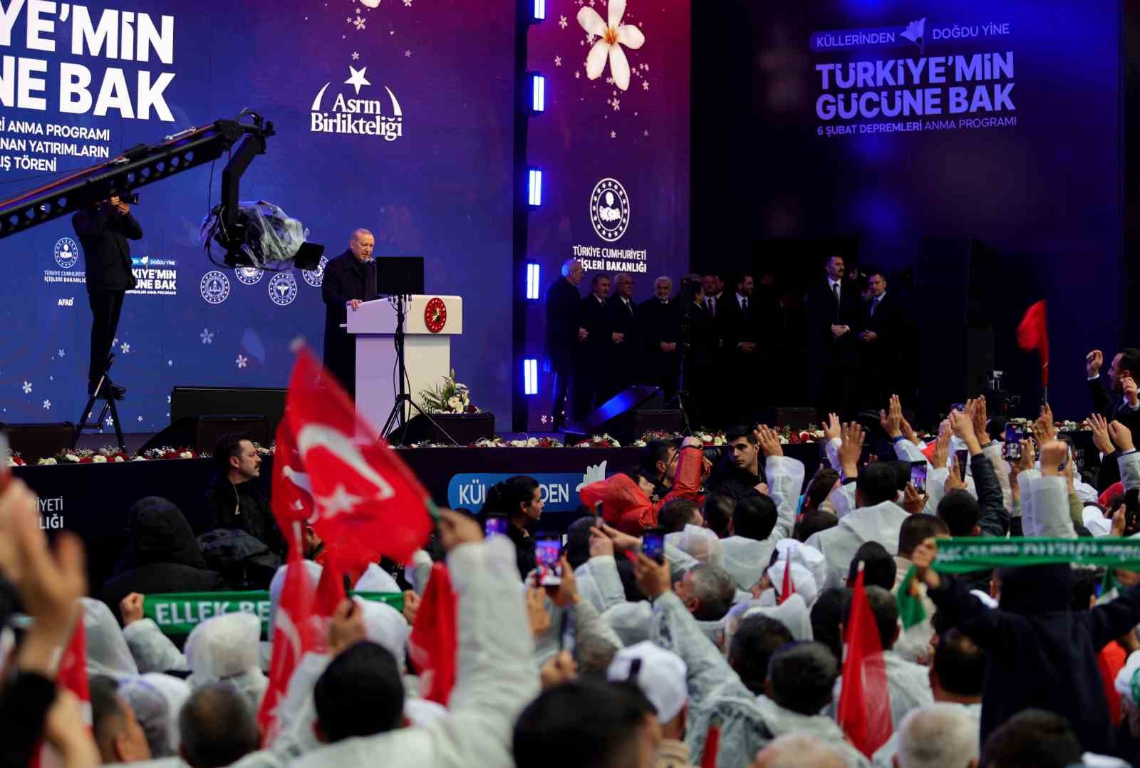 Erdoğan: "İktidarımızın ve ittifakımızın enkaz altında kalmasını bekleyenler büyük bir hayal kırıklığına uğradı"
