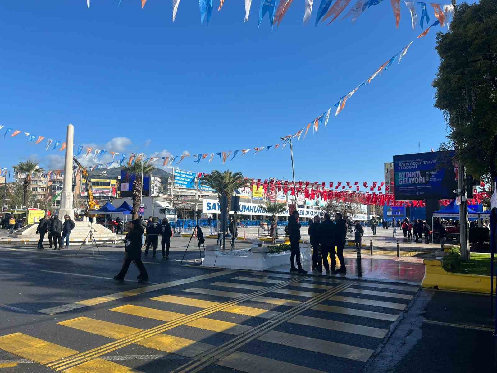 Erdoğan’ın Aydın programı öncesi vatandaşlar alana alınmaya başlandı
