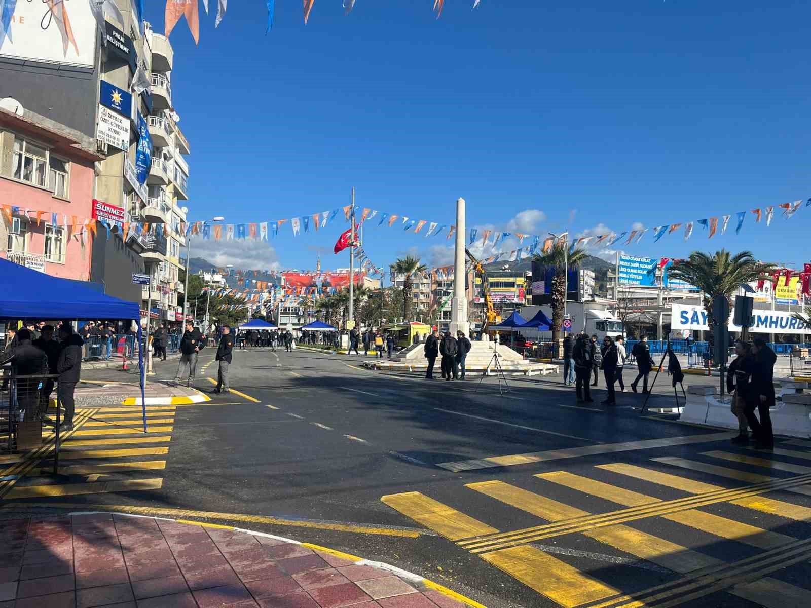 Erdoğan’ın Aydın programı öncesi vatandaşlar alana alınmaya başlandı
