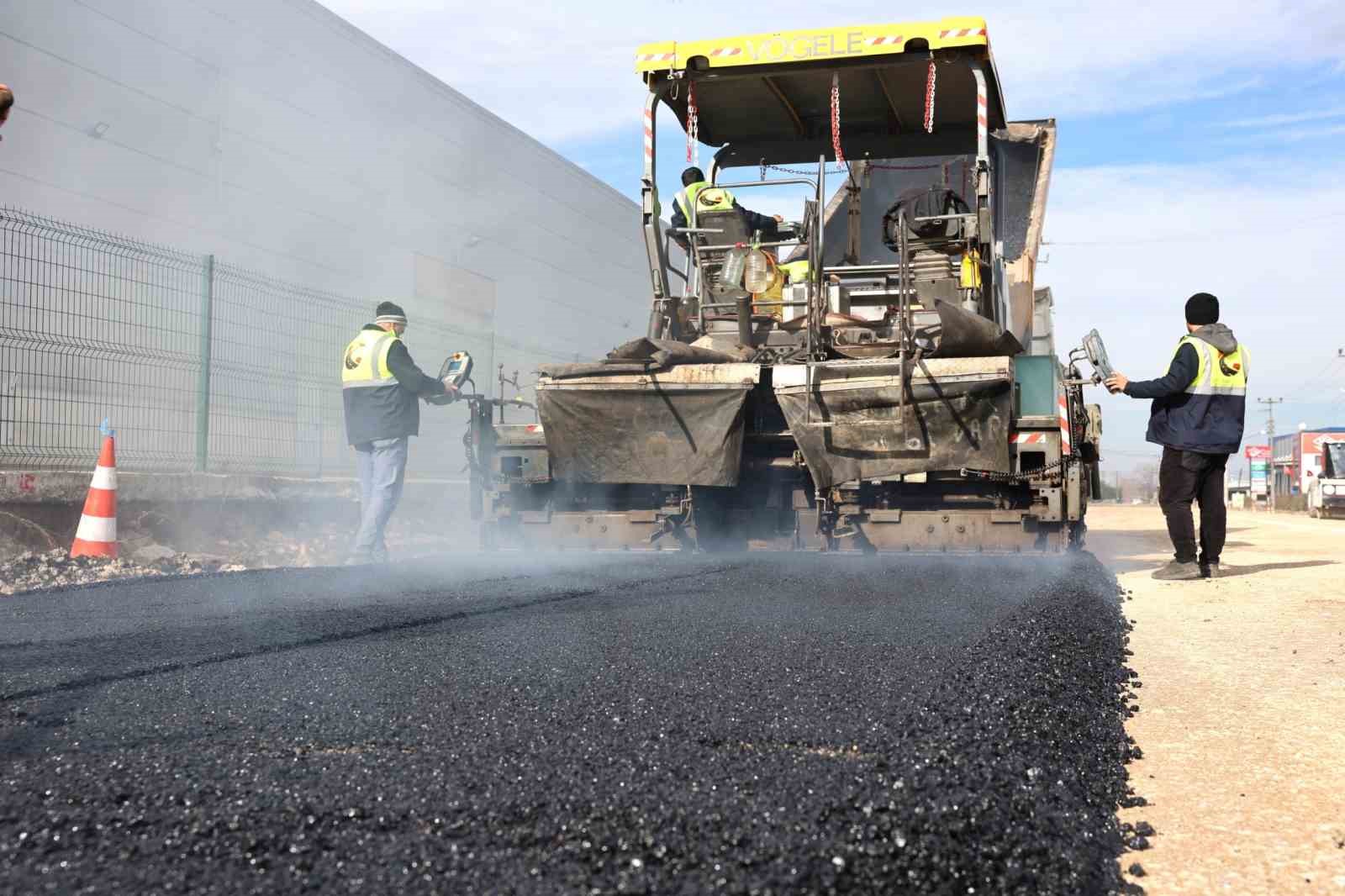 Erenler’de sanayi hattının asfaltı yenileniyor
