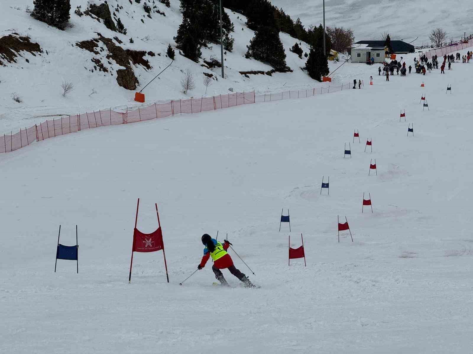 Ergan Dağı Kayak Merkezi’nde yarışma heyecanı başladı
