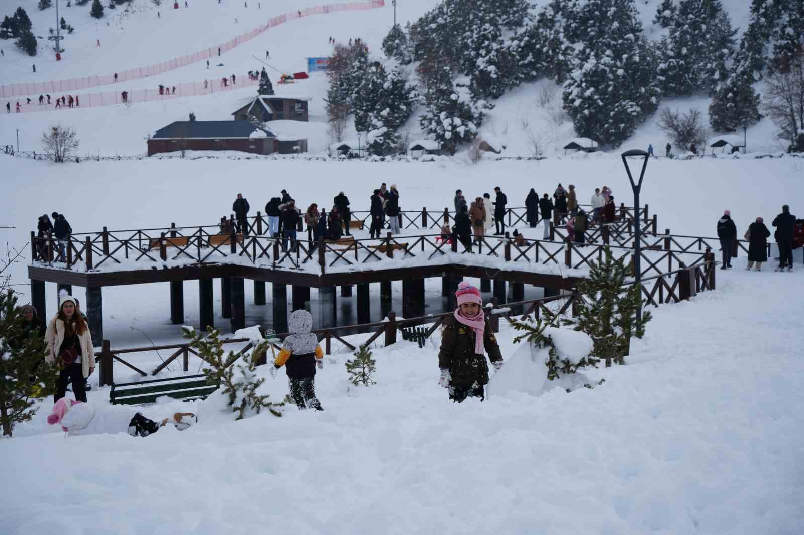 Ergan Kayak Merkezi sömestirde doldu taştı
