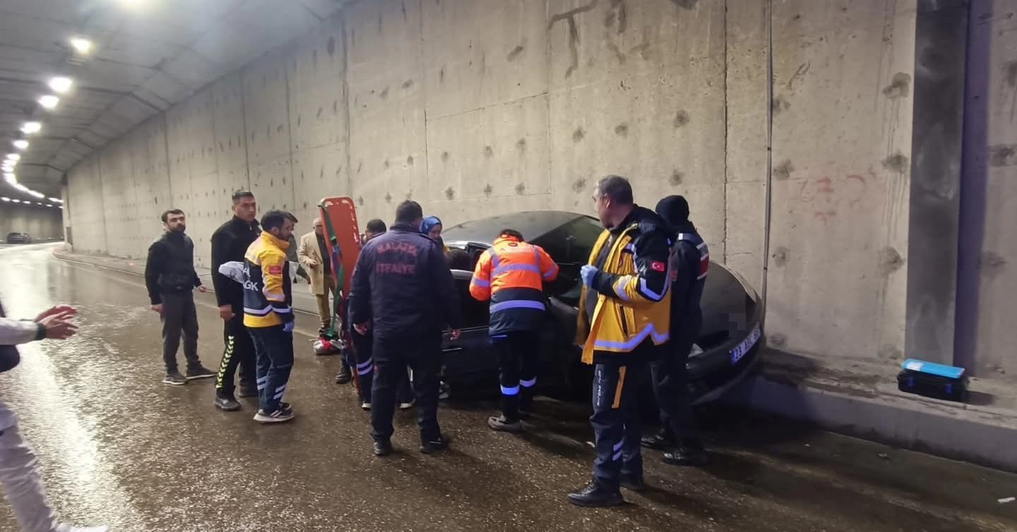 Erkenek Tüneli’nde kaza: 3 yaralı
