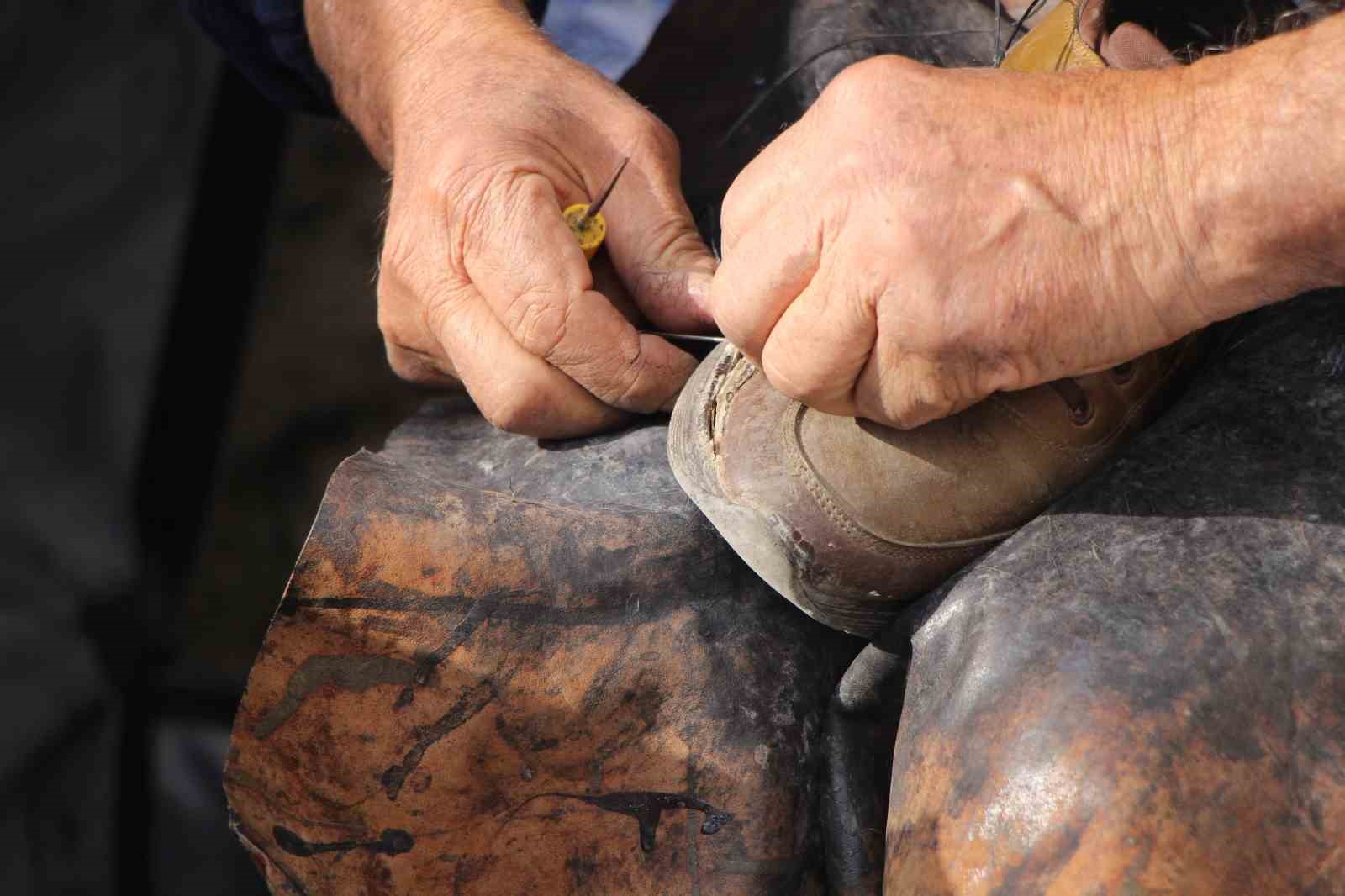 Ermeni asıllı usta 50 yıldır iğne, iplikle tamir yapıyor: "Türk milliyetçisiyim. Ülkemi seviyorum"
