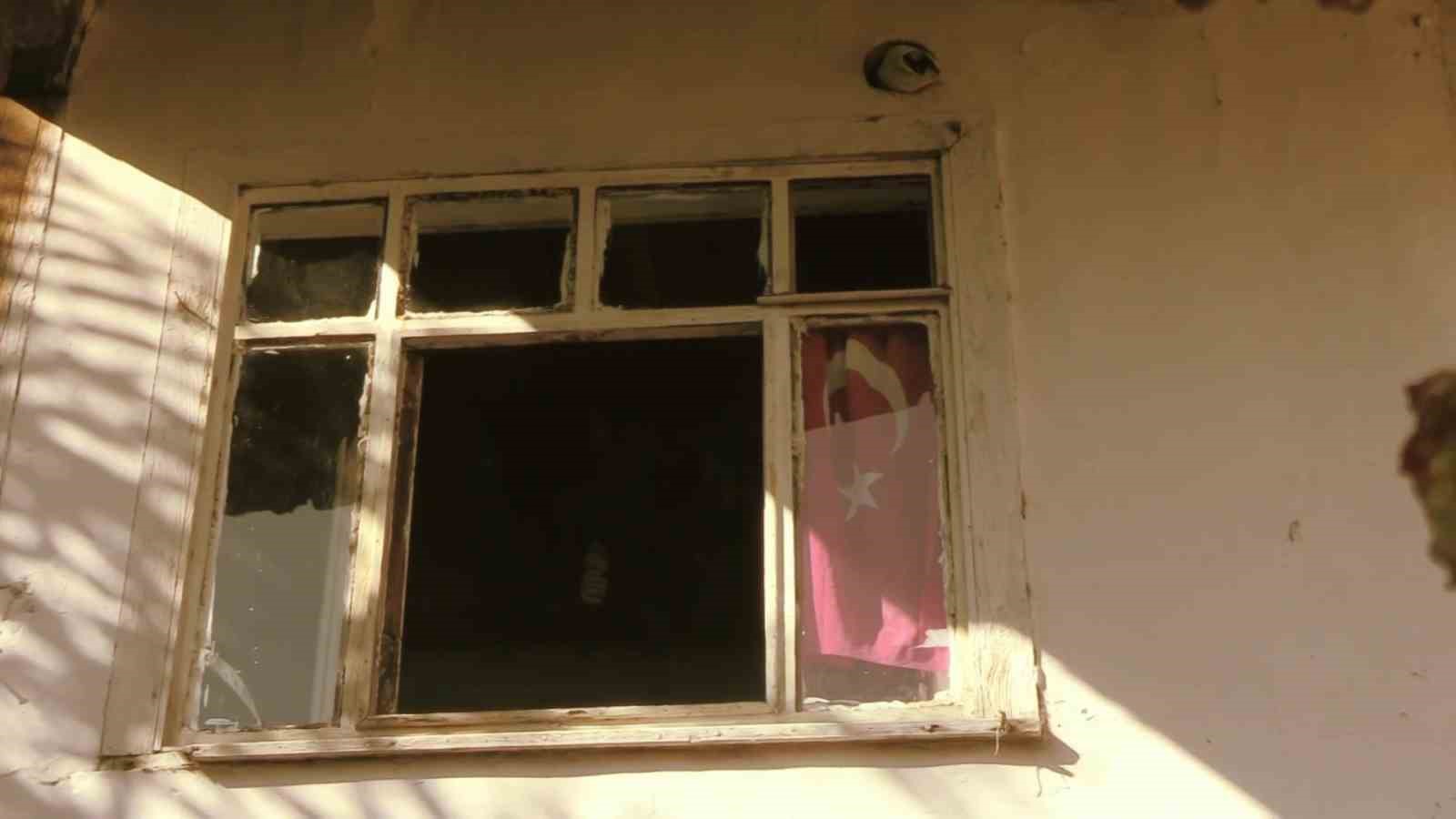 Ermeni asıllı usta 50 yıldır iğne, iplikle tamir yapıyor: "Türk milliyetçisiyim. Ülkemi seviyorum"
