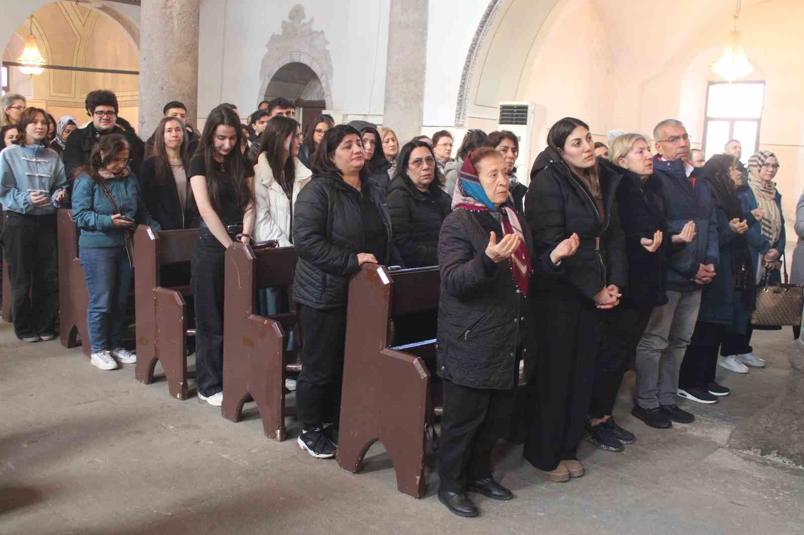 Ermenilerin Miçing ayininde İran’a dua

