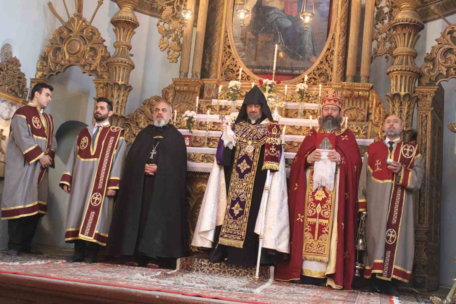 Ermenilerin Miçing ayininde İran’a dua
