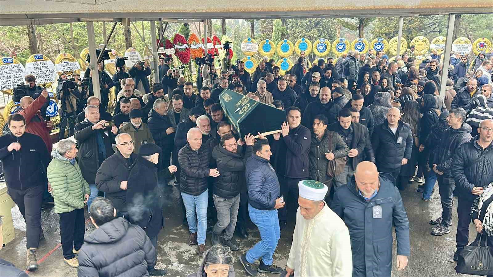 Erol Köse son yolculuğuna uğurlandı
