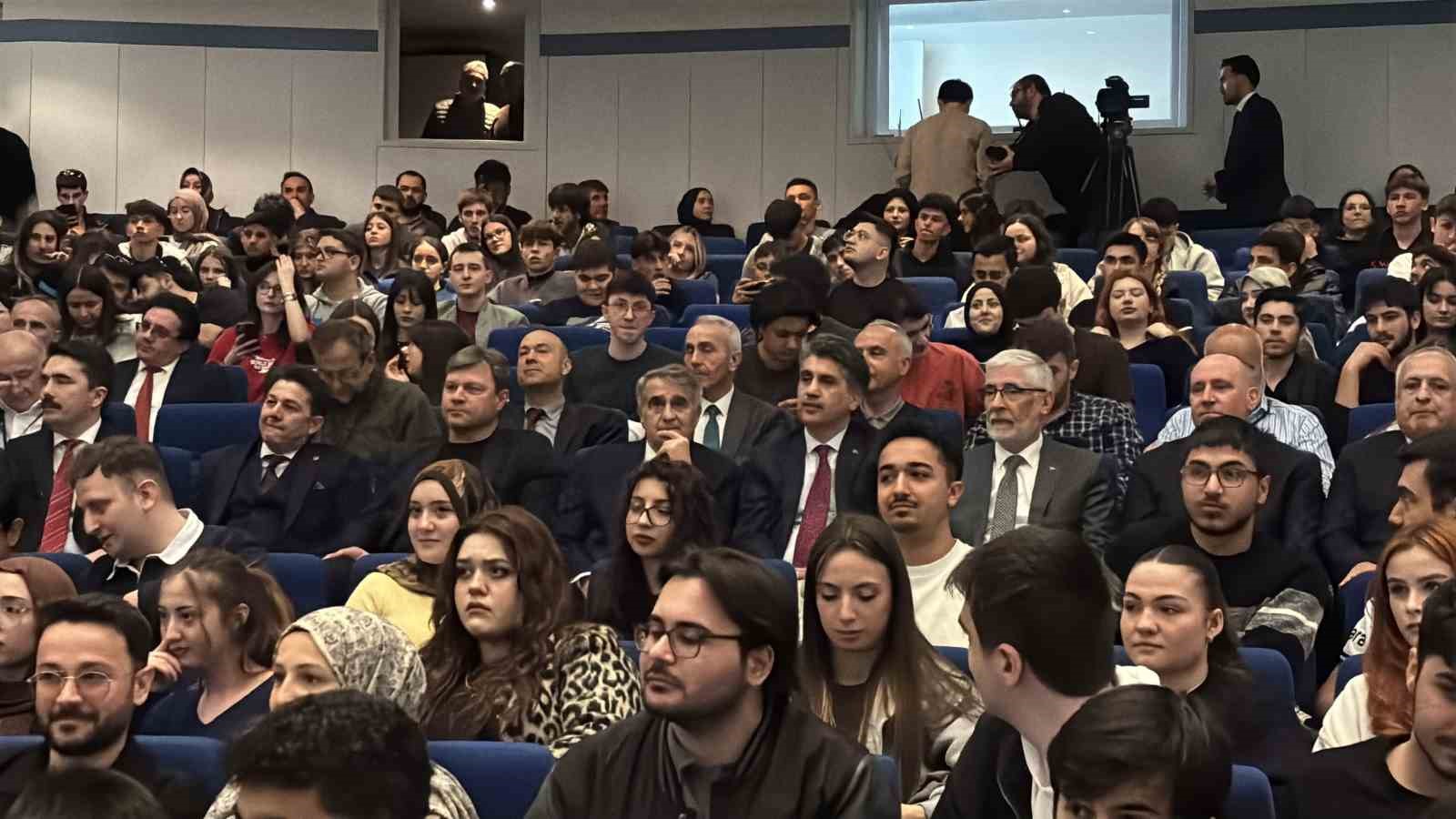 Ertuğrul Sağlam: "Artık iki takımlı şampiyonluk yarışı izlemeyelim"
Ertuğrul Sağlam: "Artık iki takımlı şampiyonluk yarışı izlemeyelim"