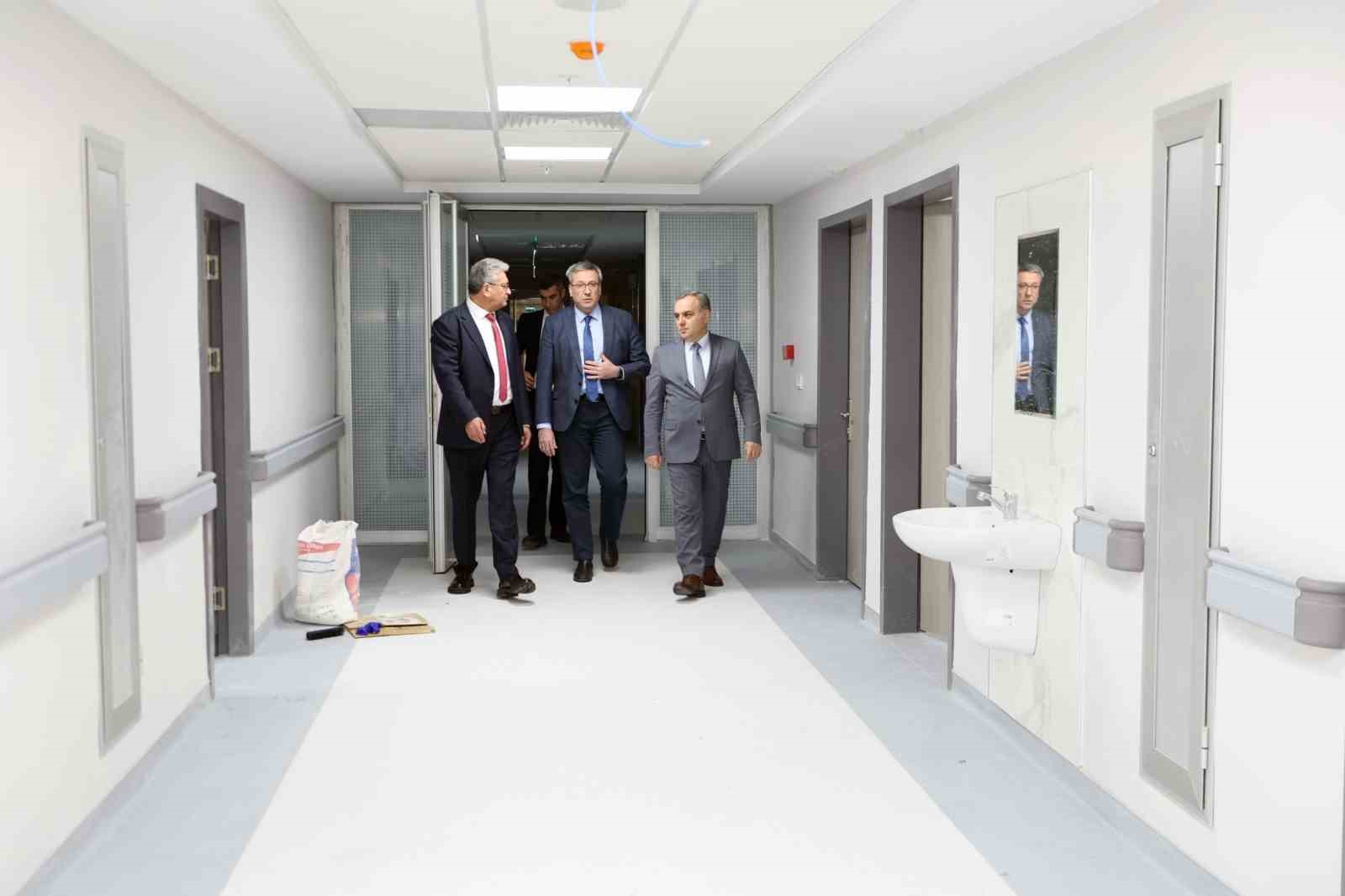 ERÜ Hastaneleri’nde yenileme çalışmaları devam ediyor
