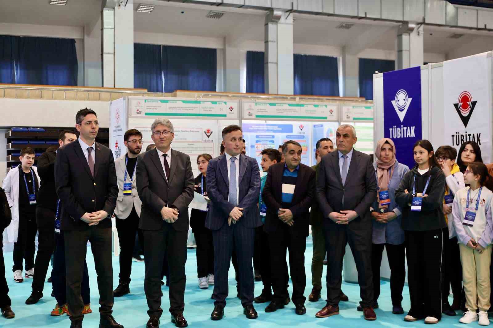 ERÜ’de 20. TÜBİTAK Ortaokul Öğrencileri Araştırma Projeleri Kayseri Bölge Yarışması Sergisi açıldı
ERÜ’de 20. TÜBİTAK Ortaokul Öğrencileri Araştırma Projeleri Kayseri Bölge Yarışması Sergisi açıldı