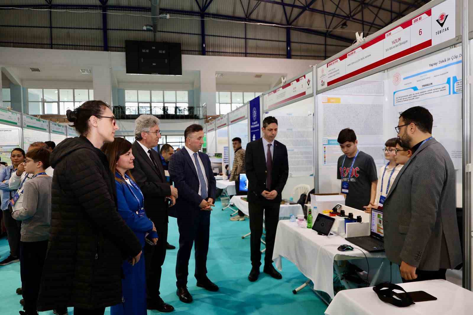 ERÜ’de 20. TÜBİTAK Ortaokul Öğrencileri Araştırma Projeleri Kayseri Bölge Yarışması Sergisi açıldı
ERÜ’de 20. TÜBİTAK Ortaokul Öğrencileri Araştırma Projeleri Kayseri Bölge Yarışması Sergisi açıldı