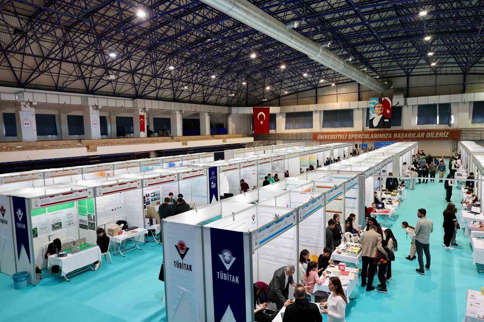 ERÜ’de 20. TÜBİTAK Ortaokul Öğrencileri Araştırma Projeleri Kayseri Bölge Yarışması Sergisi açıldı
ERÜ’de 20. TÜBİTAK Ortaokul Öğrencileri Araştırma Projeleri Kayseri Bölge Yarışması Sergisi açıldı