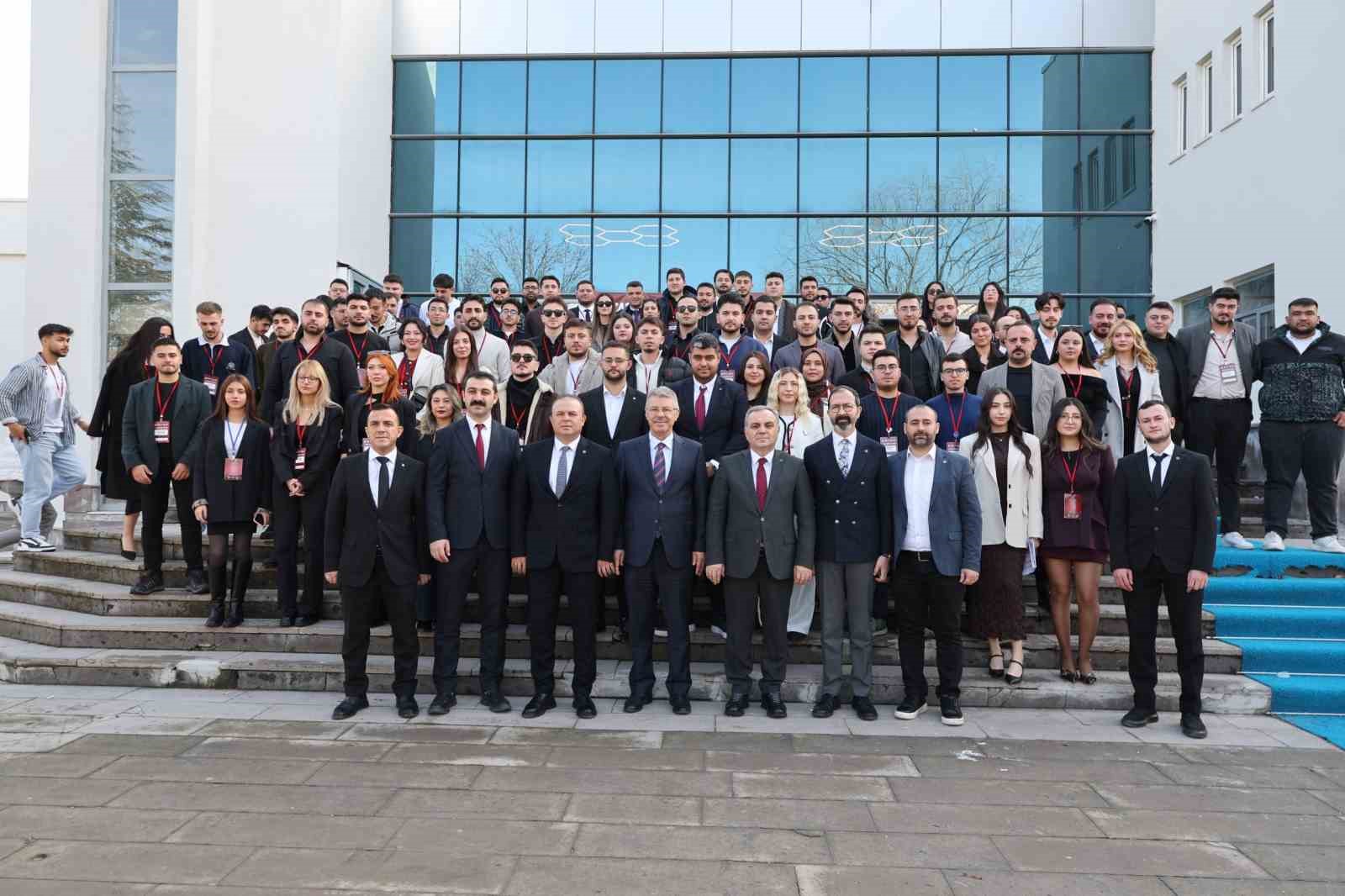 ERÜ’de ’4. Tarım Eğitim Kış Kampı’ düzenlendi
ERÜ’de ’4. Tarım Eğitim Kış Kampı’ düzenlendi