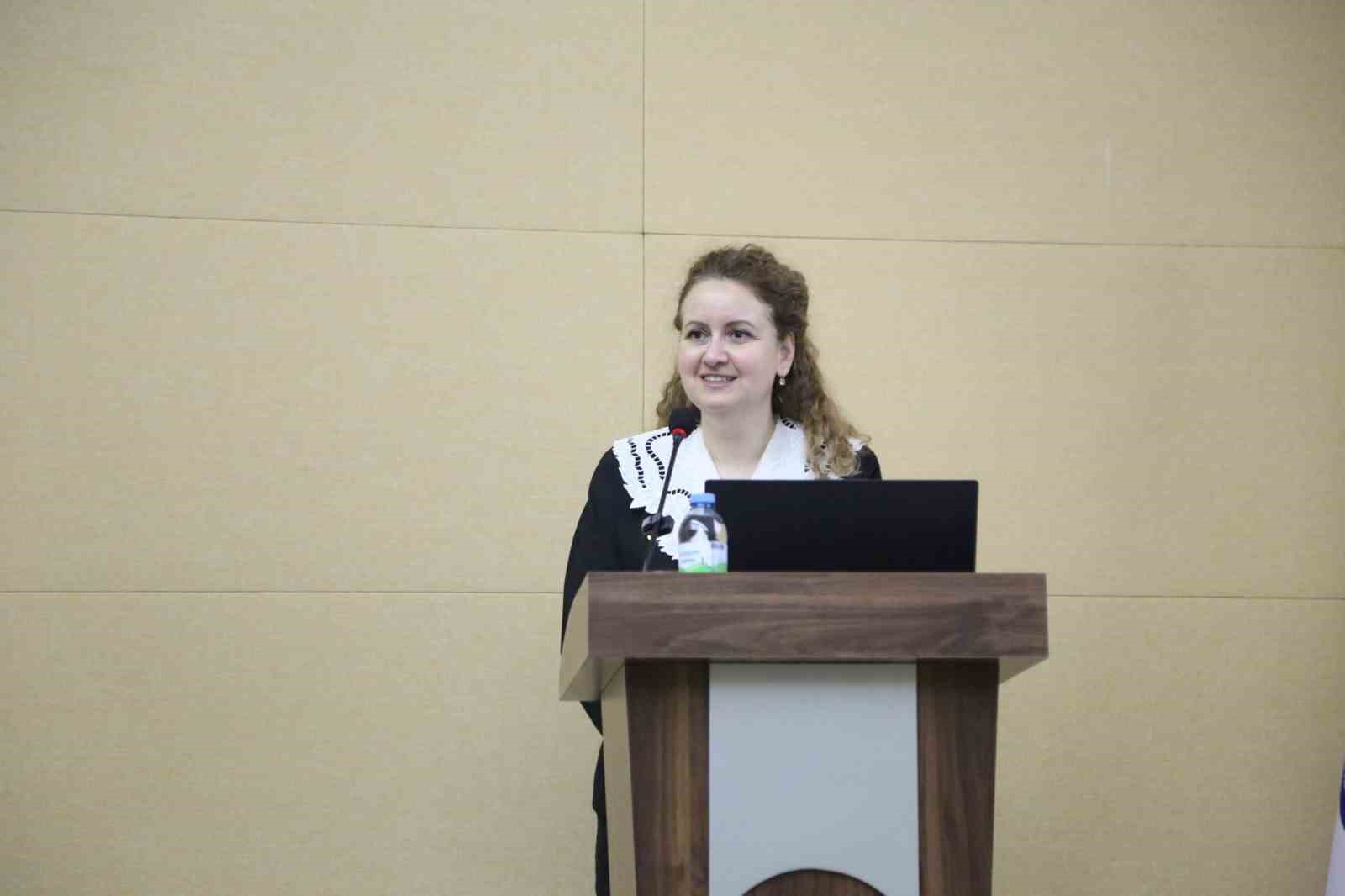 ERÜ’de ’Uzay Radyasyonunda Hayatta Kalmak’ konulu konferans düzenlendi
ERÜ’de ’Uzay Radyasyonunda Hayatta Kalmak’ konulu konferans düzenlendi